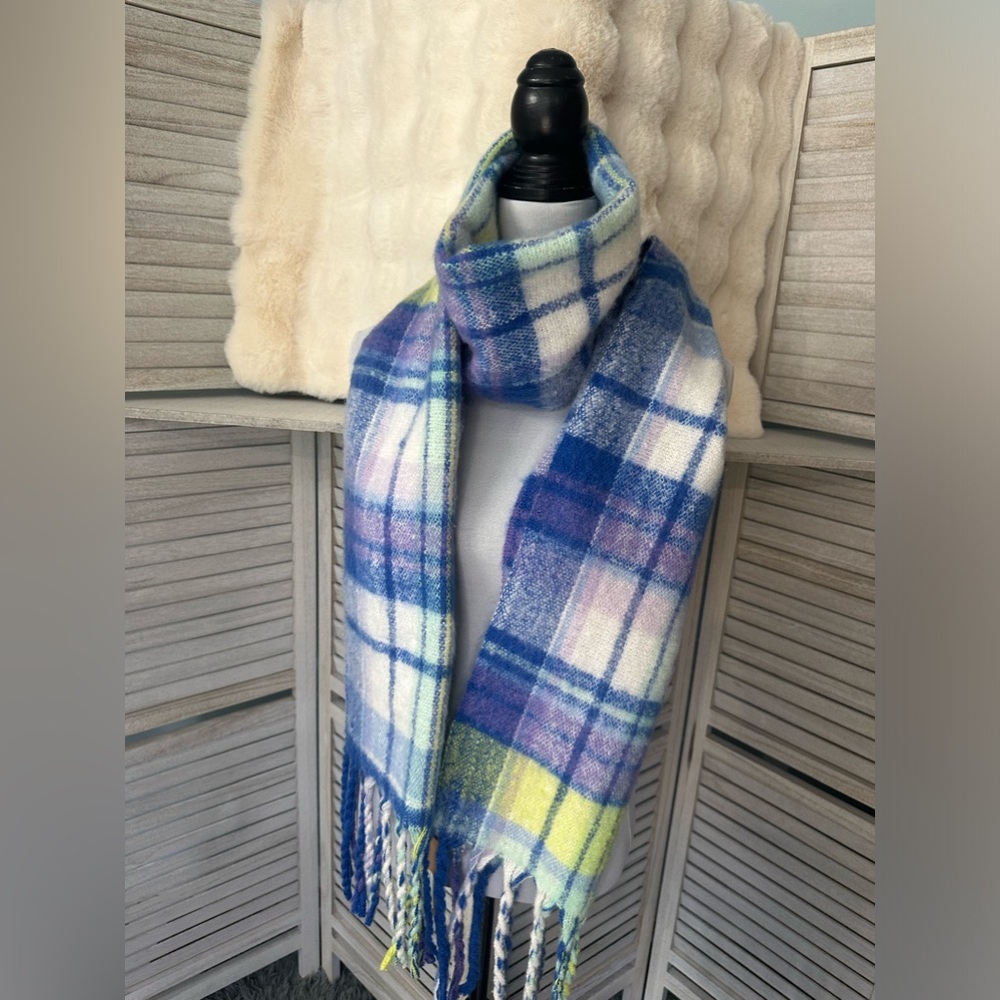 NEW• Steve Madden•Unique Blue & Green Plaid Super-Soft Scarf